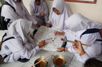Ekstra Batik,  Tumbuhkan Kecintaan Siswa Terhadap Kearifan Lokal